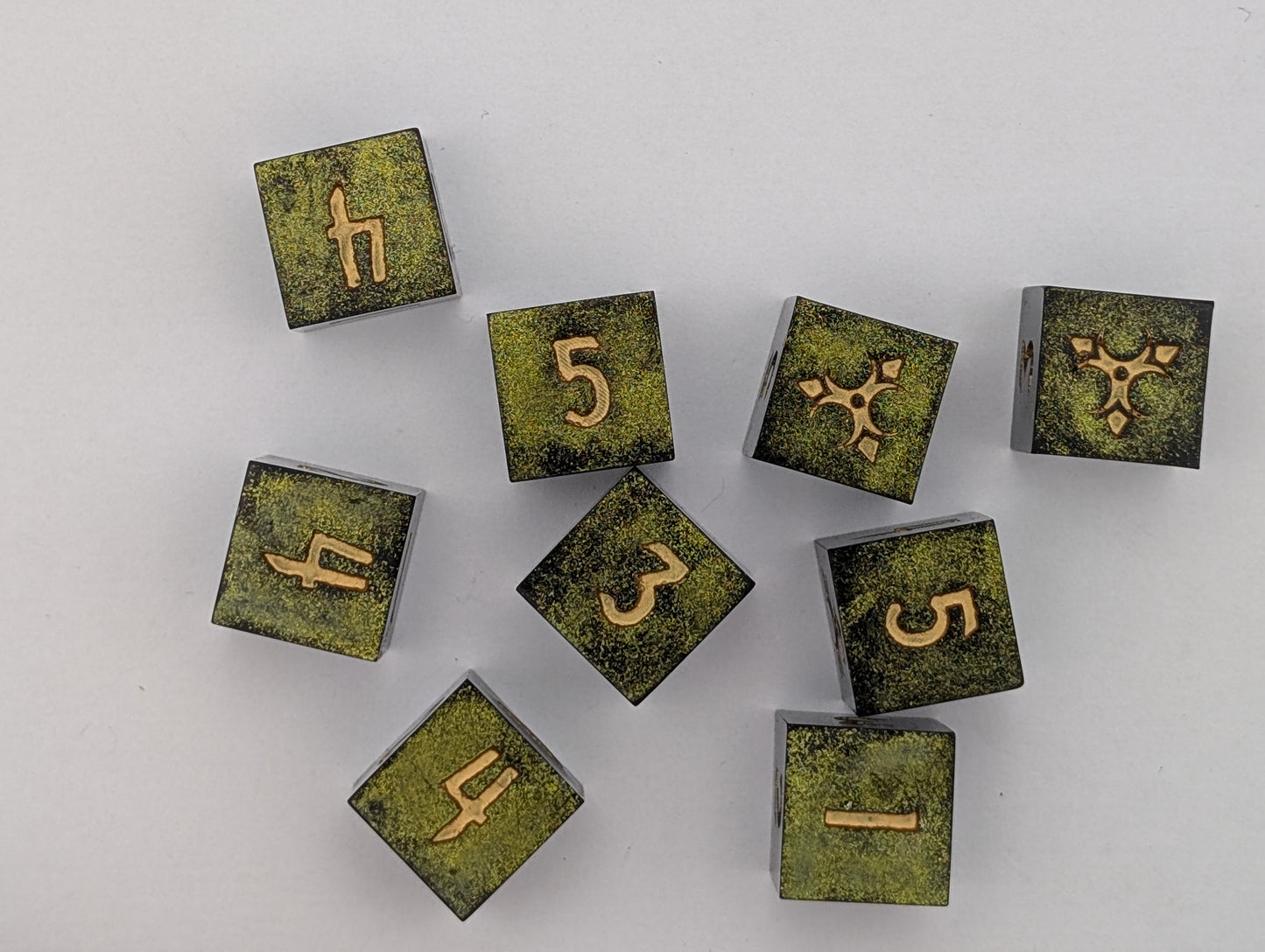 Set of 9 green toxic dice