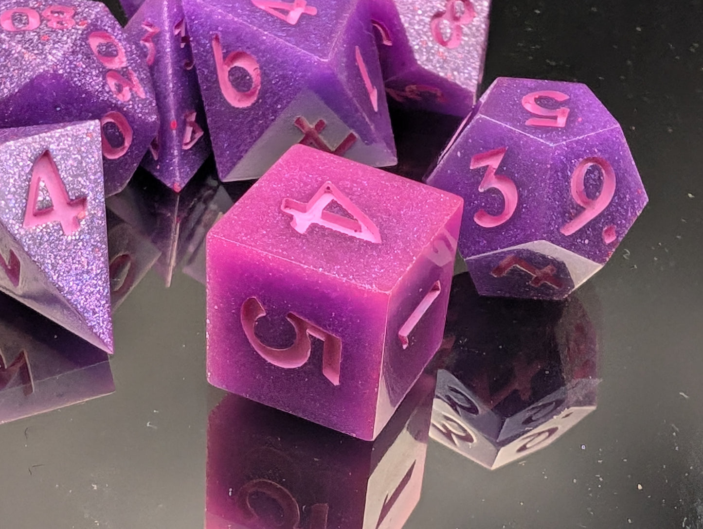 Purple thermal shifting dice set